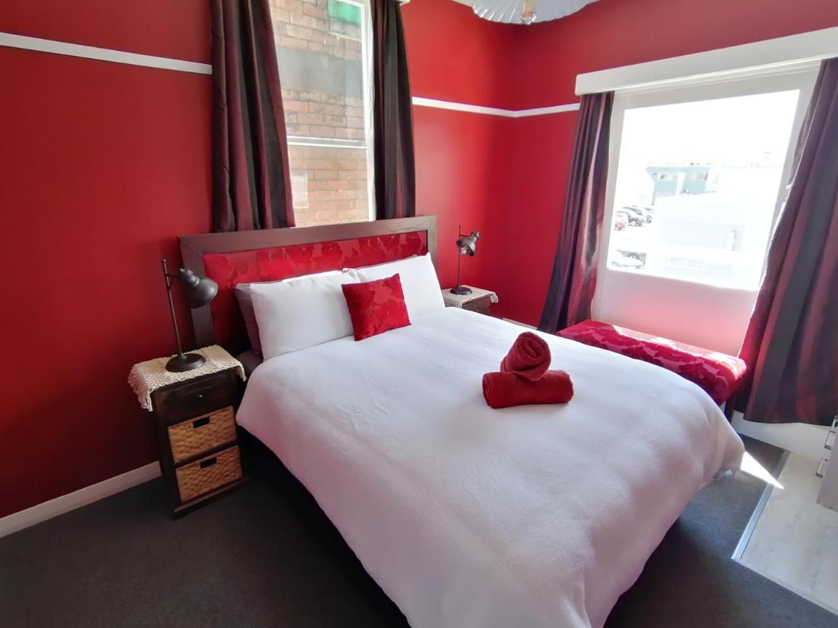 The Duke Hostel Greymouth Exterior photo A bedroom at the hotel