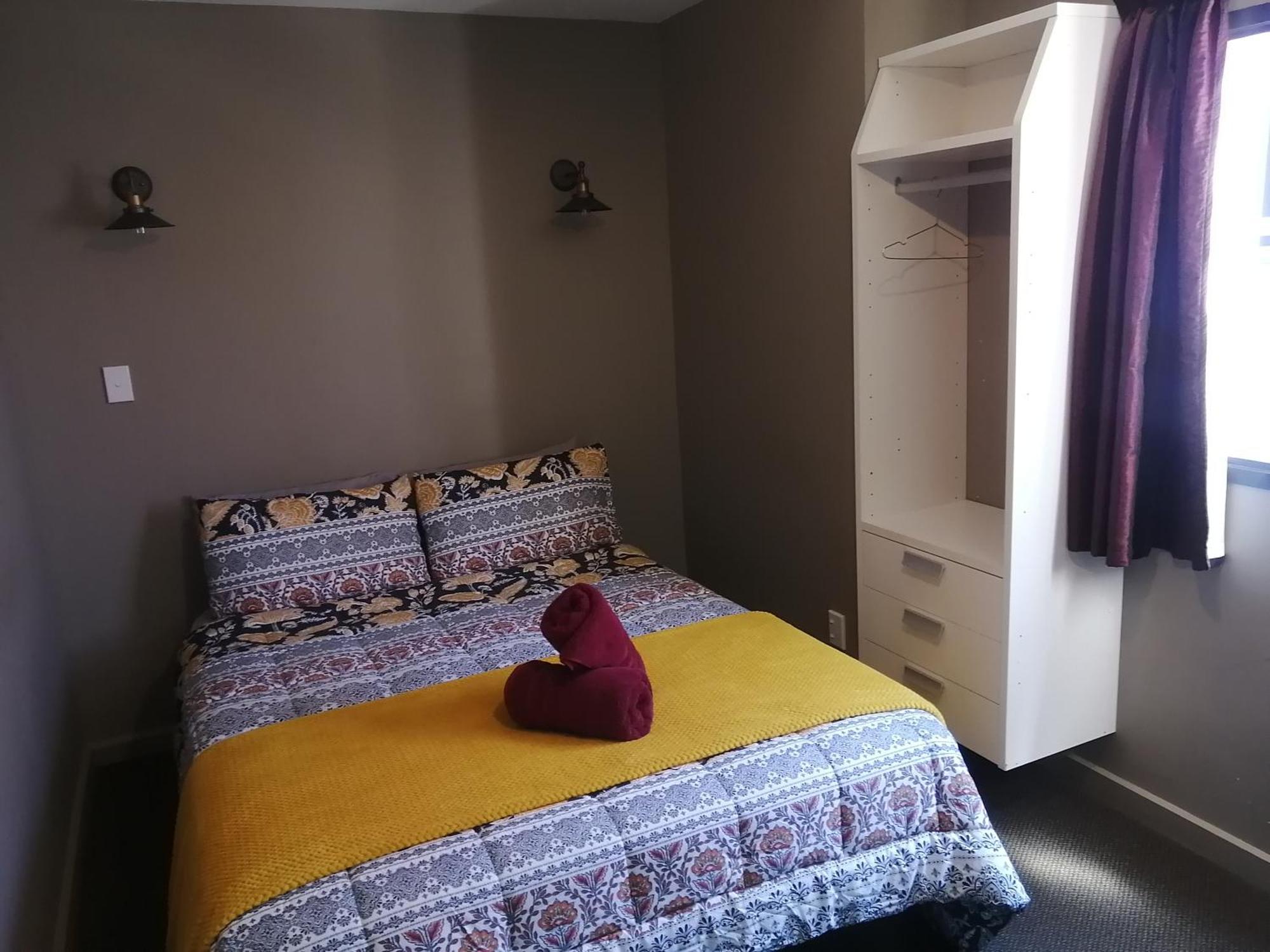 The Duke Hostel Greymouth Exterior photo A bedroom at the hotel