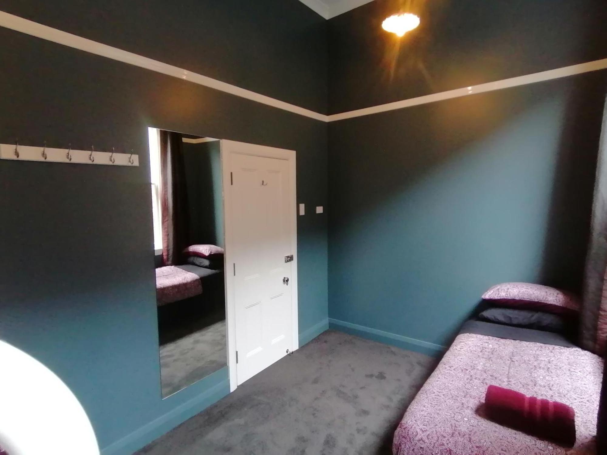 The Duke Hostel Greymouth Exterior photo A room at the hotel