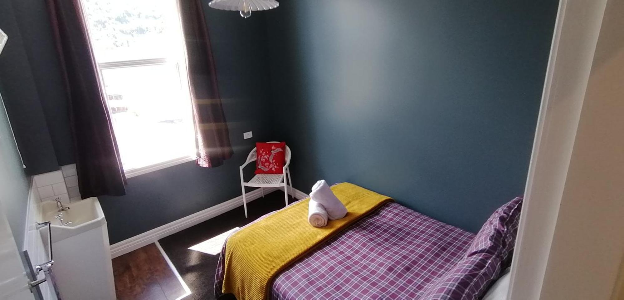 The Duke Hostel Greymouth Exterior photo A bedroom
