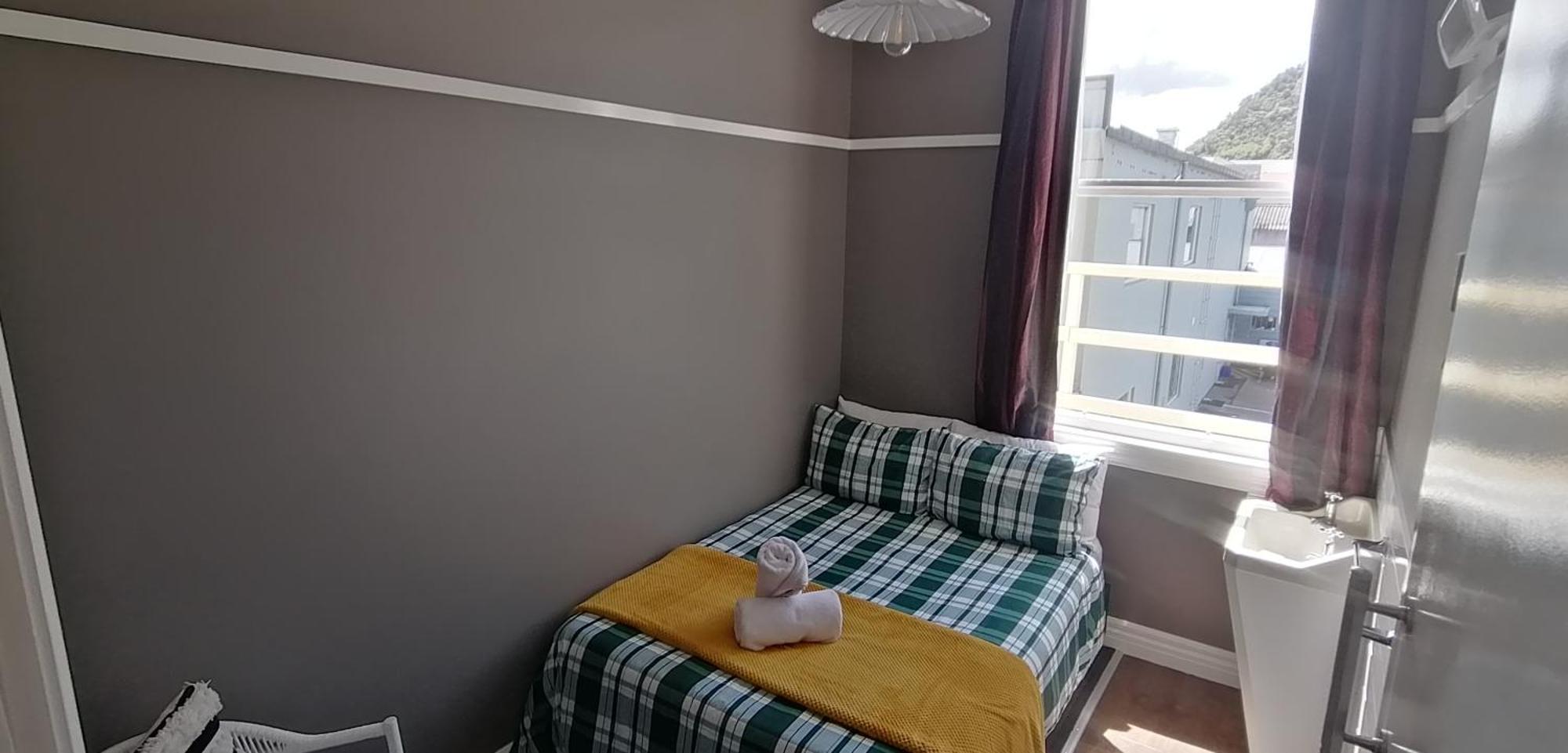 The Duke Hostel Greymouth Exterior photo A single room in a hostel