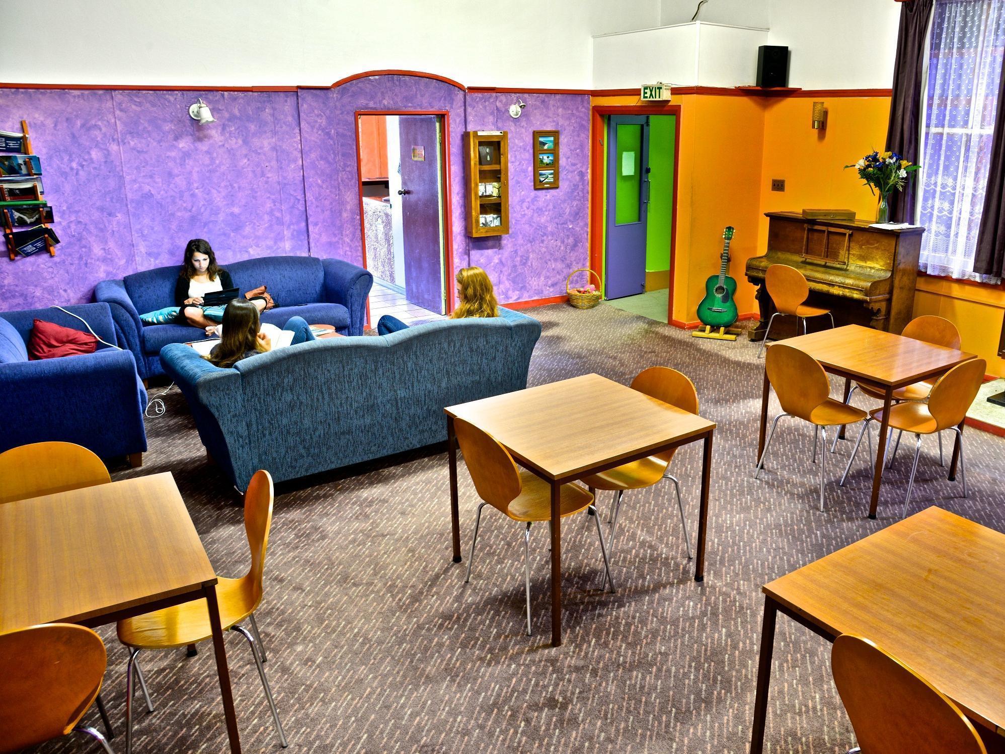 The Duke Hostel Greymouth Exterior photo The common room at the hostel
