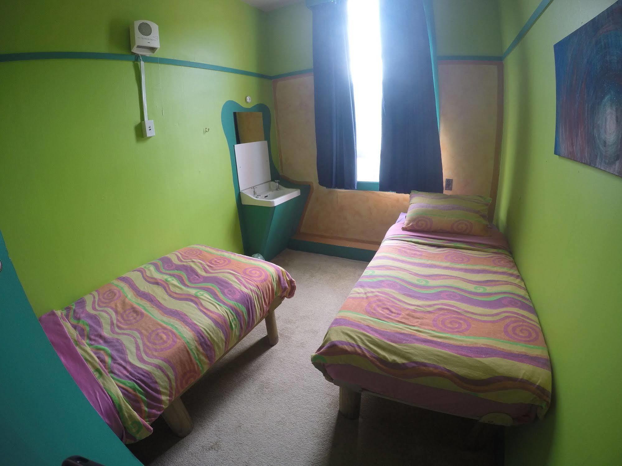 The Duke Hostel Greymouth Exterior photo A room at the hostel