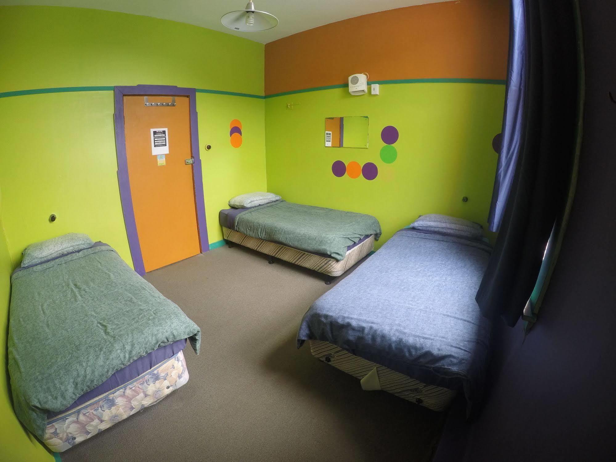 The Duke Hostel Greymouth Exterior photo A room at the hostel