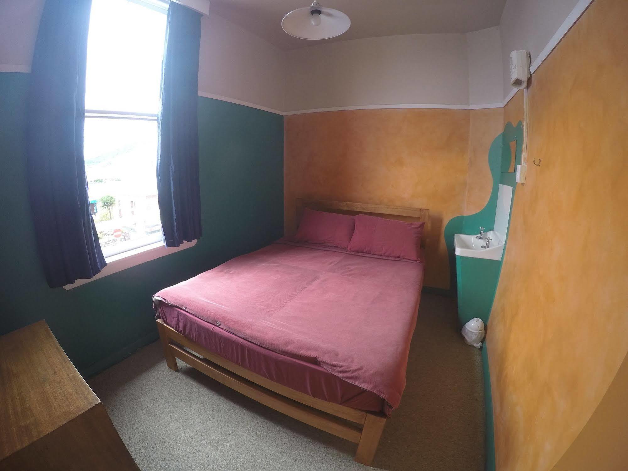 The Duke Hostel Greymouth Exterior photo A room at the hostel