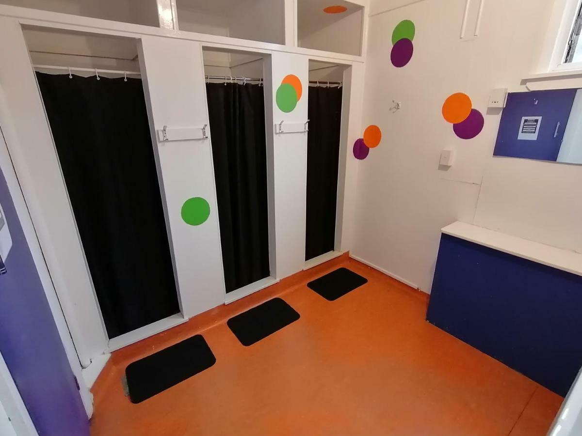 The Duke Hostel Greymouth Exterior photo The interior of a shower room